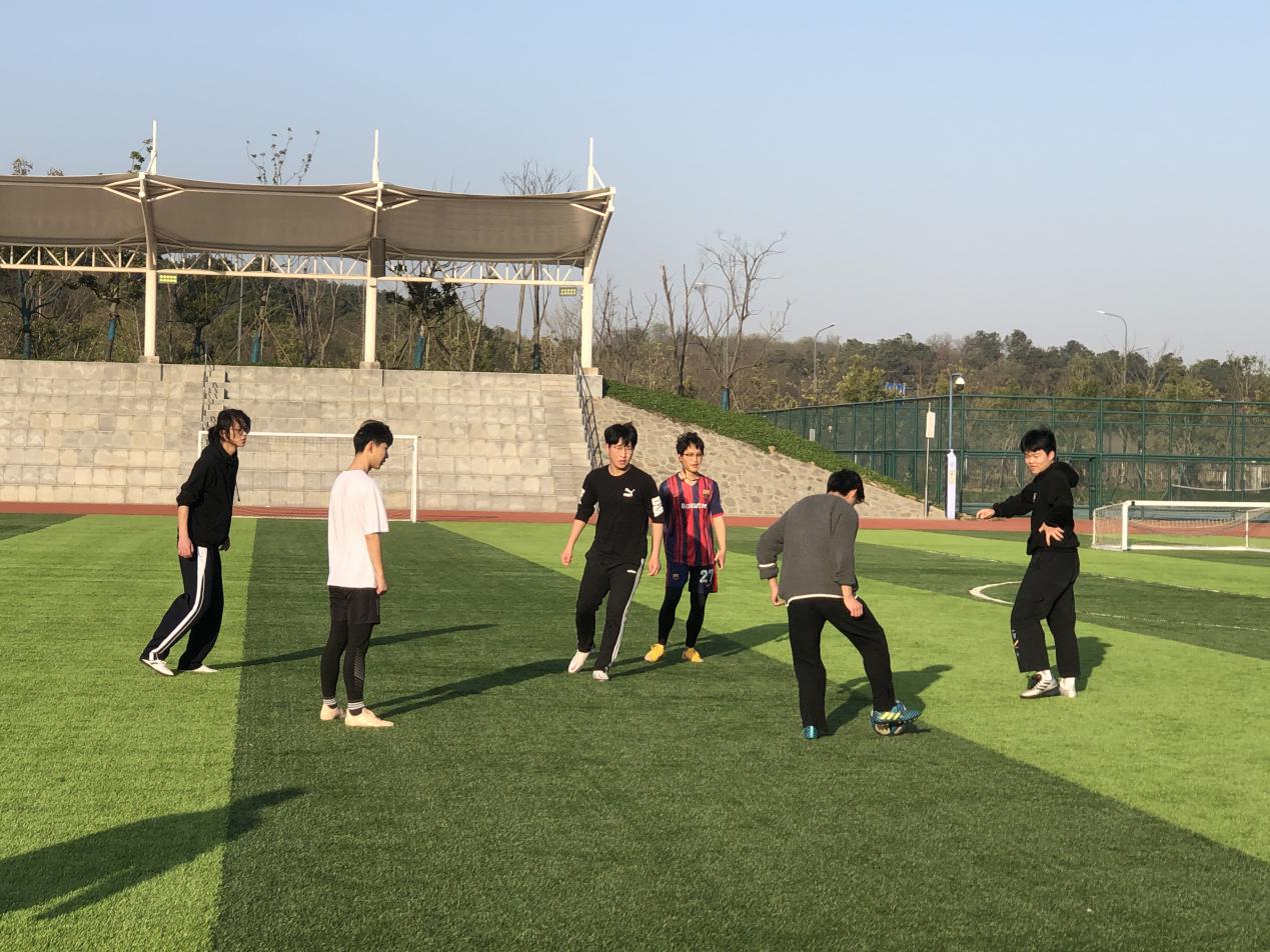 我校足球社召开本学期首次例会