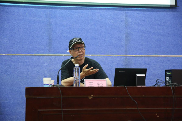 南京师范大学王强教授来我校开办高雅艺术进校园高层次艺术讲座